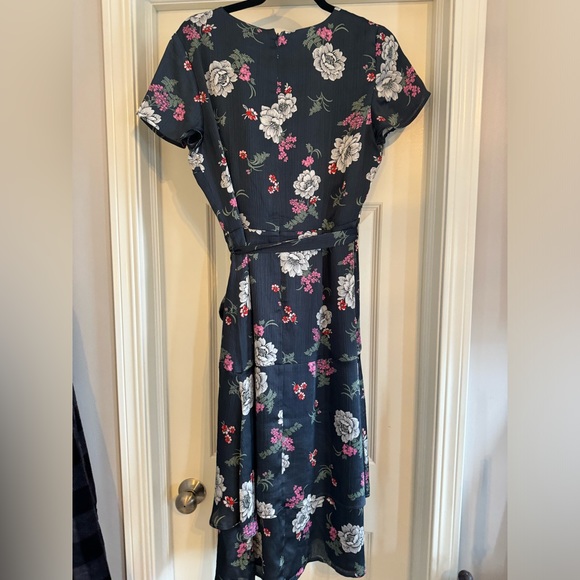 Loft Dress - Picture 2 of 3